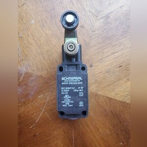 Schmersal M4VH 336-20Z-M20 Limit Switch New